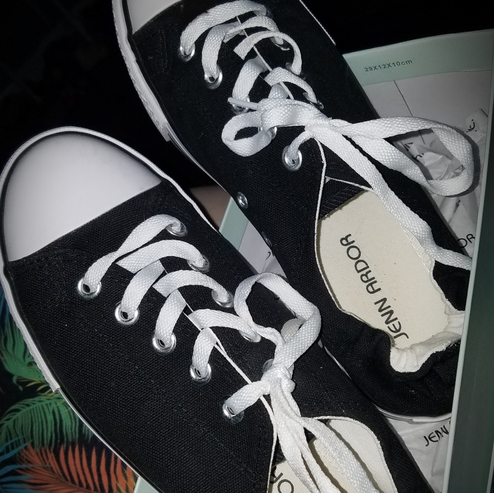 New black/white sz.10 Jenn Ardor Sneakers